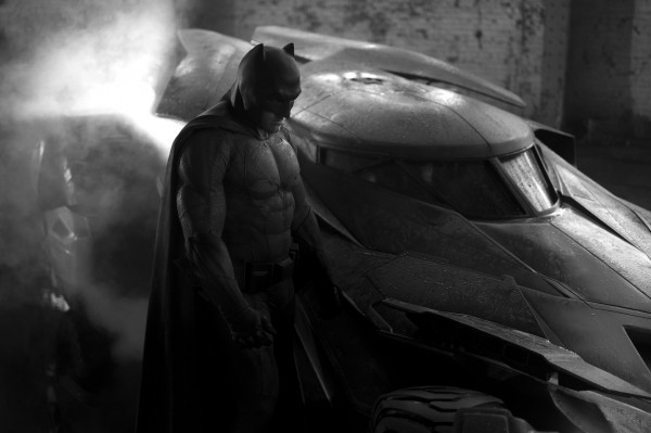batman-vs-superman-ben-affleck-batmobile batman-vs-superman-ben-affleck-batmobile